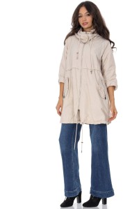 Short trench coat with a hood and pockets in cream  Aimelia JR672