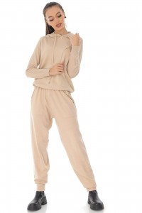 Casual lounge suit Aimelia TR469 Cream in a soft knit