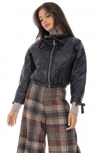 Cropped puffer jacket Aimelia JR581 in Black with two pockets