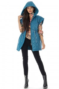 Oversized gilet Aimelia JR578 in Teal with an attached hood.