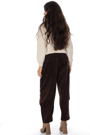 Barrel shaped corduroy trousers in Brown Aimelia TR569