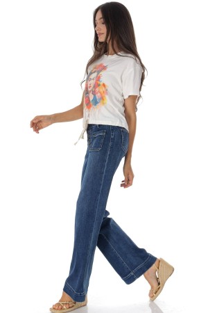 Casual T-Shirt with a colourful portrait in Cream Roh BR2964