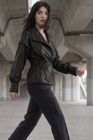 Jacheta neagra de dama cu buzunare din piele ecologic Roh JR691