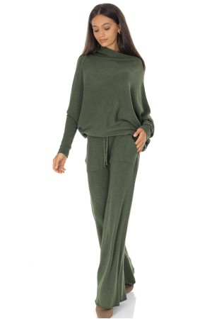Cozy Women’s Sweater with Asymmetric Cut Khaki BR2904 Cozy Women’s Sweater with Asymmetric Cut Khaki BR2904