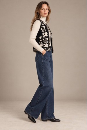 Black Floral Knitted Sleeveless Waistcoat - AIMELIA BR3018